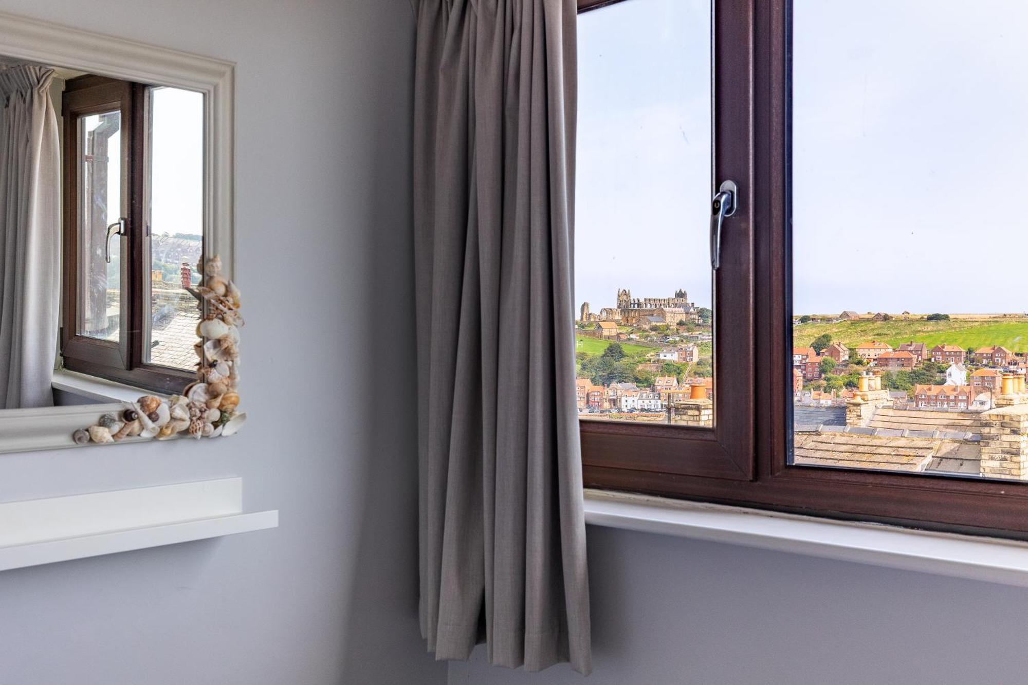 Rovers' Retreat Whitby George Street Εξωτερικό φωτογραφία